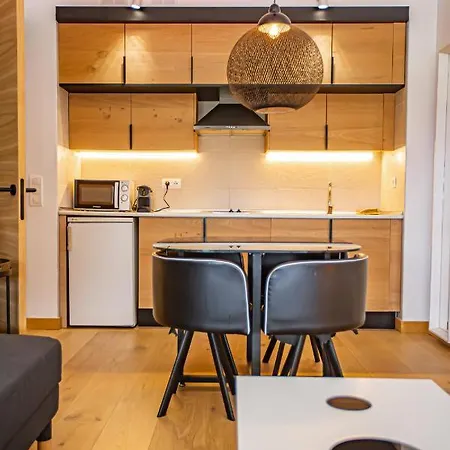 Holidays, Edificio Serraneu, 4 Personas Y Parking