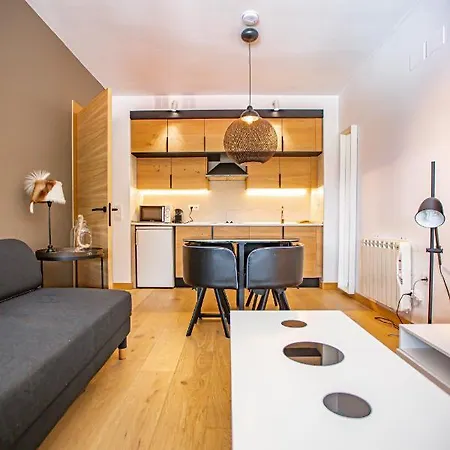 Holidays, Edificio Serraneu, 4 Personas Y Parking Lägenhet