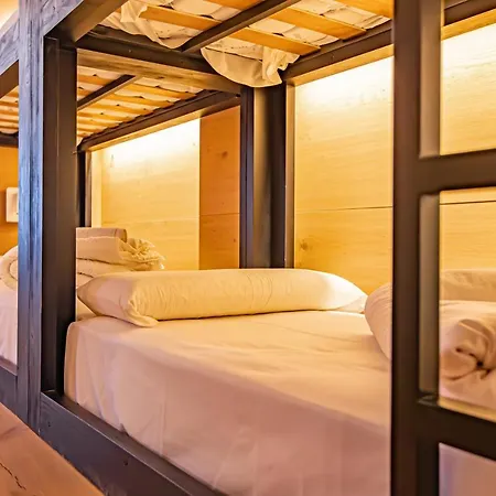 Holidays, Edificio Serraneu, 4 Personas Y Parking Апартаменты *