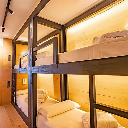 Holidays, Edificio Serraneu, 4 Personas Y Parking Апартаменты *