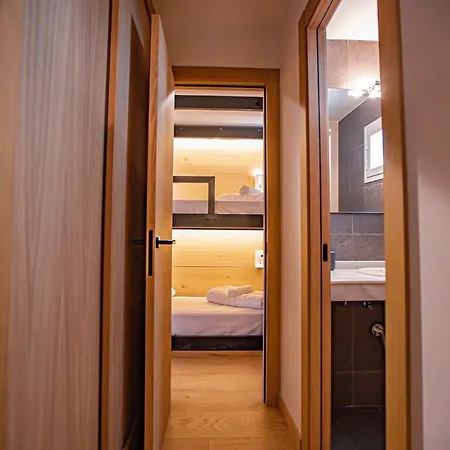 Holidays, Edificio Serraneu, 4 Personas Y Parking Appartement