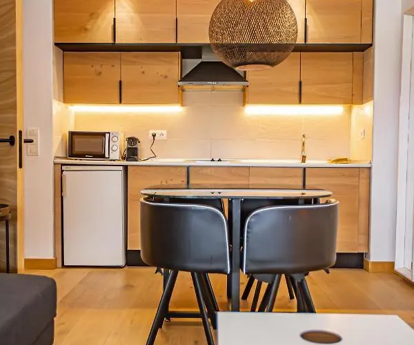 Holidays, Edificio Serraneu, 4 Personas Y Parking