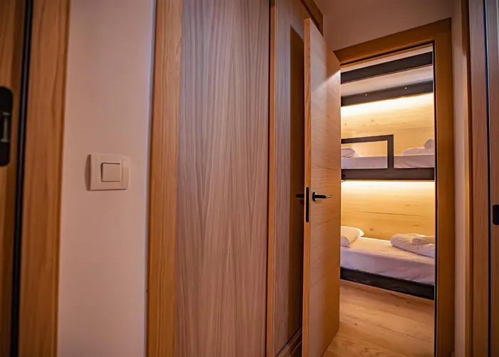 Holidays, Edificio Serraneu, 4 Personas Y Parking