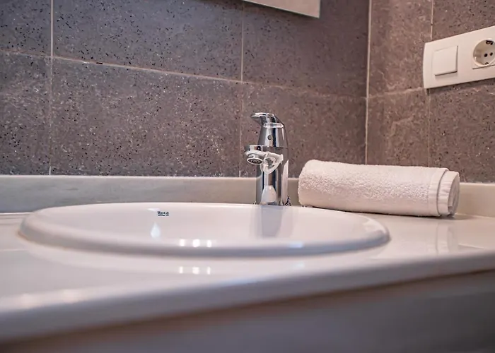 Holidays, Edificio Serraneu, 4 Personas Y Parking Апартаменты