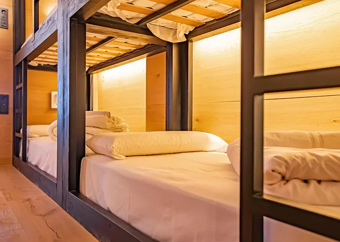 Holidays, Edificio Serraneu, 4 Personas Y Parking Апартаменты *