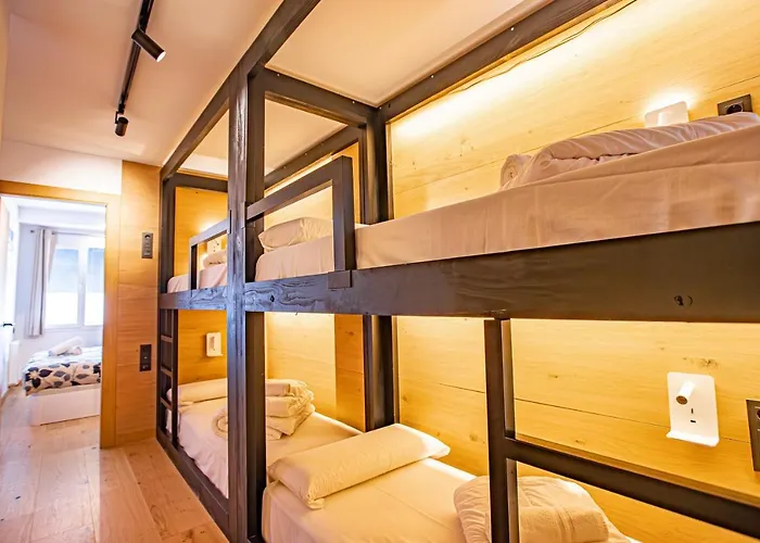 Holidays, Edificio Serraneu, 4 Personas Y Parking Апартаменты *