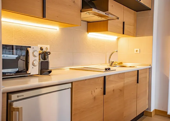 Holidays, Edificio Serraneu, 4 Personas Y Parking