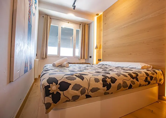 Holidays, Edificio Serraneu, 4 Personas Y Parking Апартаменты *