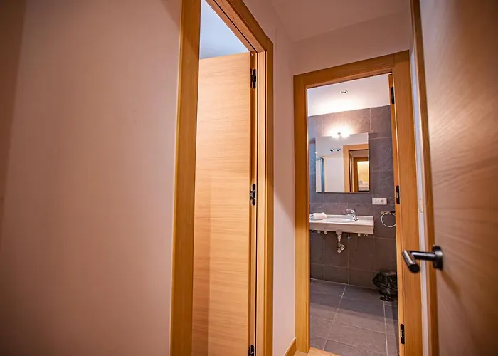 Holidays, Edificio Serraneu, 4 Personas Y Parking