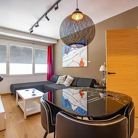 Holidays, Edificio Serraneu, 4 Personas Y Parking Appartement