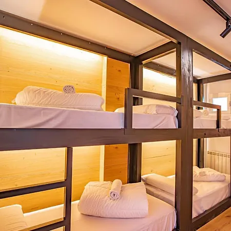 Holidays, Edificio Serraneu, 4 Personas Y Parking