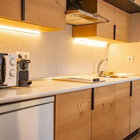 Holidays, Edificio Serraneu, 4 Personas Y Parking