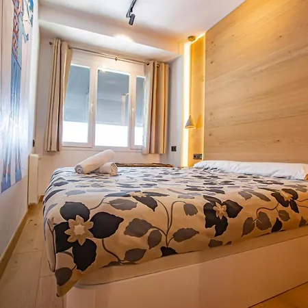 Holidays, Edificio Serraneu, 4 Personas Y Parking Apartment *