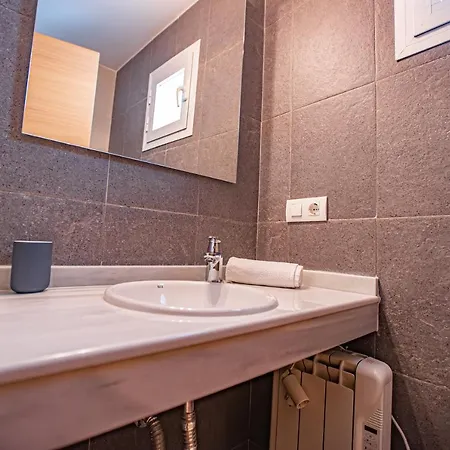 Holidays, Edificio Serraneu, 4 Personas Y Parking *