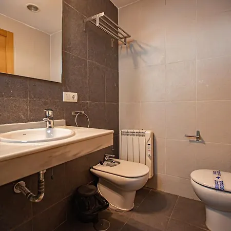 Holidays, Edificio Serraneu, 4 Personas Y Parking