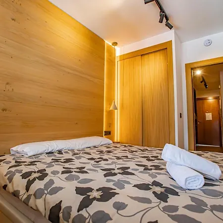 Holidays, Edificio Serraneu, 4 Personas Y Parking Appartement