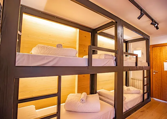 Holidays, Edificio Serraneu, 4 Personas Y Parking