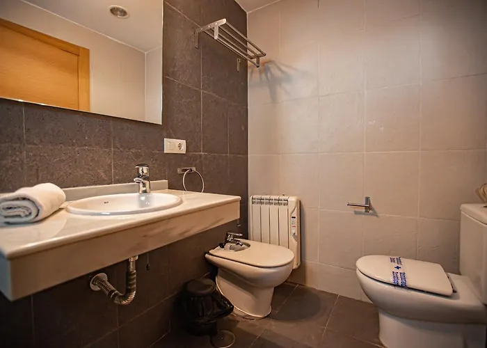 Holidays, Edificio Serraneu, 4 Personas Y Parking