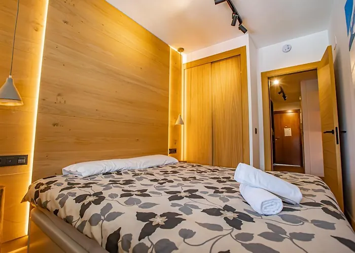 Holidays, Edificio Serraneu, 4 Personas Y Parking Apartament